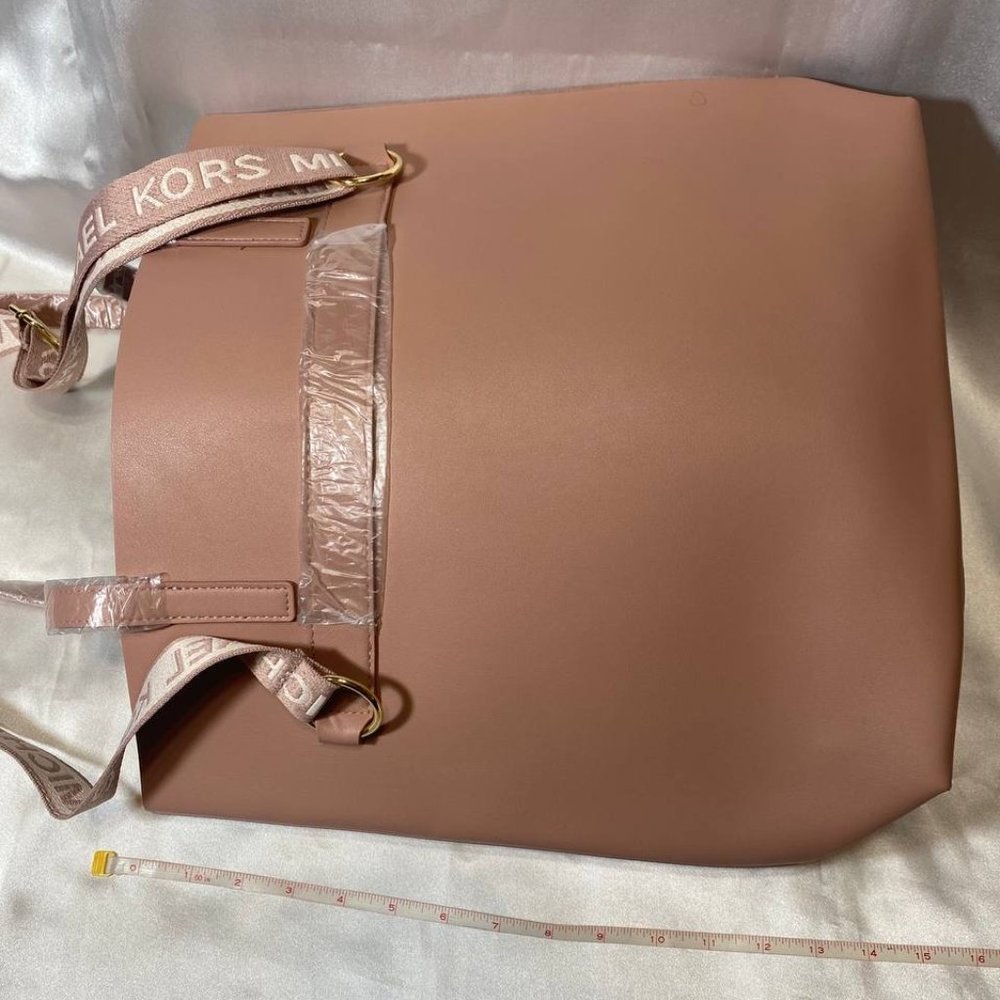 MICHAEL KORS Tote in Blush - Picture 8 of 11